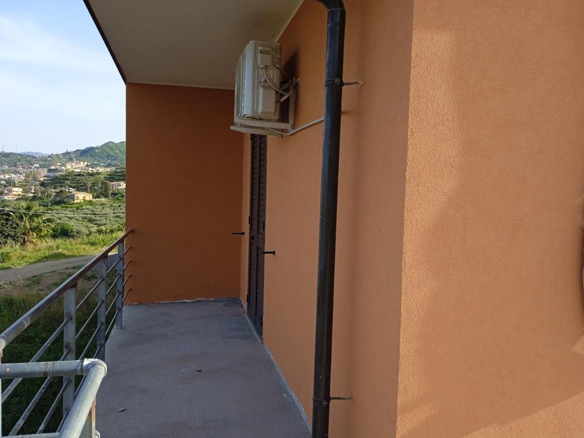 Oasi Di Mare Apartment Gioiosa Marea Exterior photo